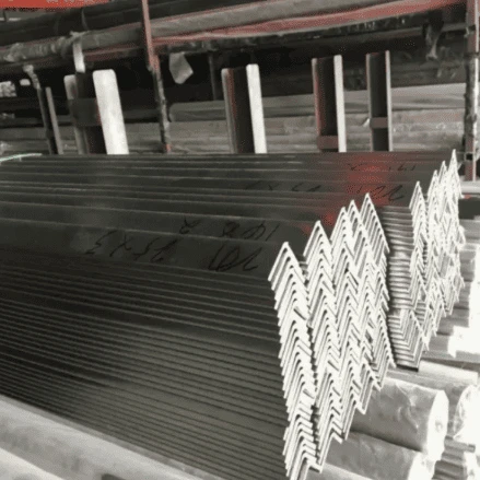 Ángulo de acero al carbono JIS SS400 - galvanizado y pre-pintado